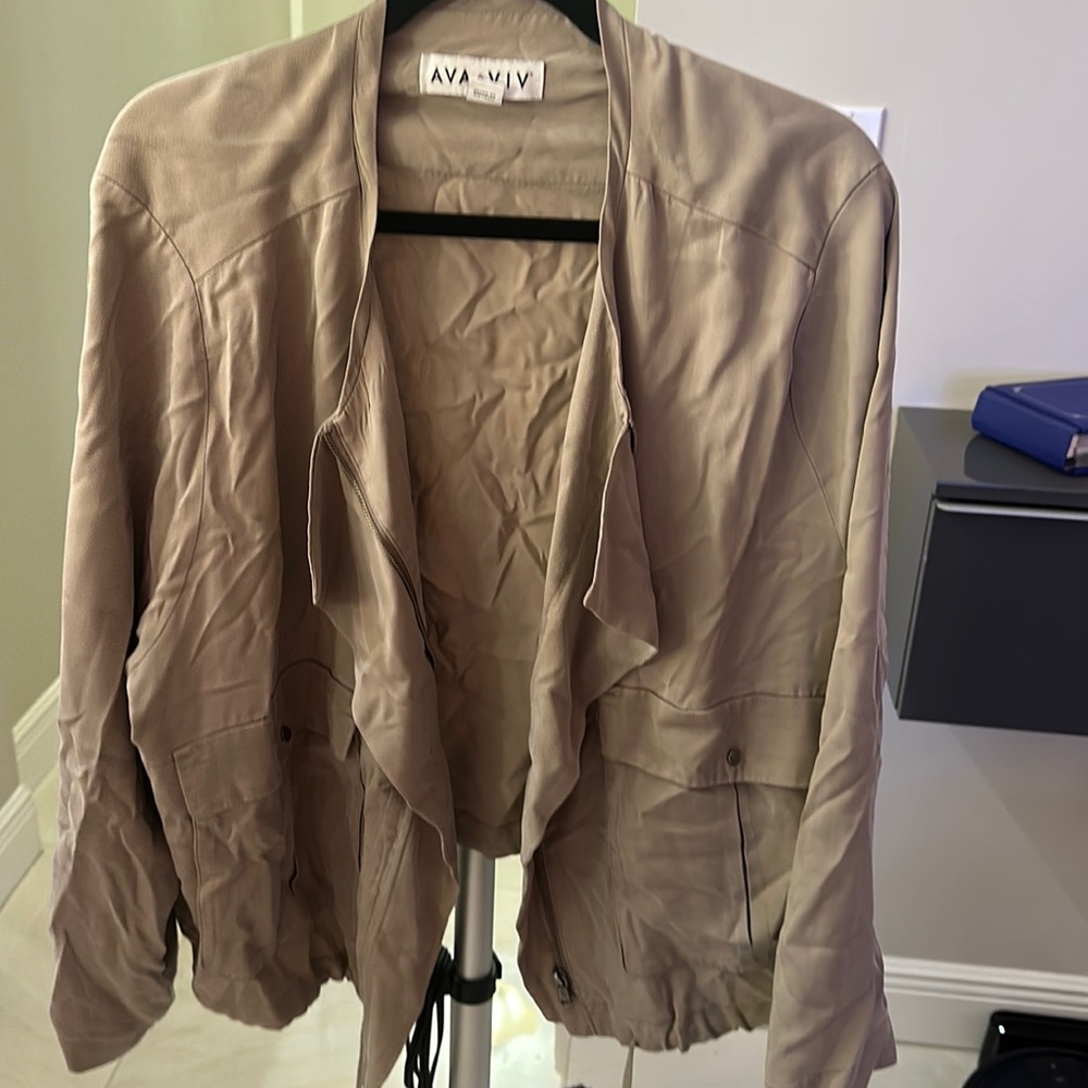 Windbreaker style jacket cropped